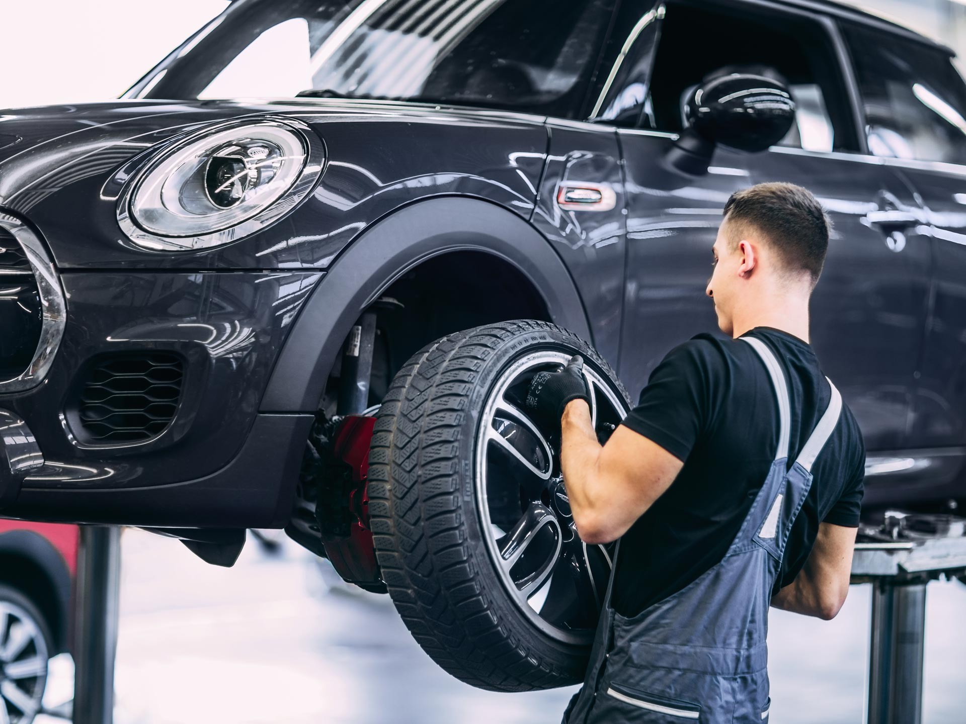 MINI Wheels and tyres – tyre change service